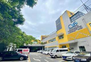 开车撞人逃逸被警察抓了不放人怎么办